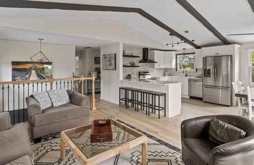 Matunuck House | Large Beach House near Matunck Beach, South Kingstown. Short walk to the beach.
