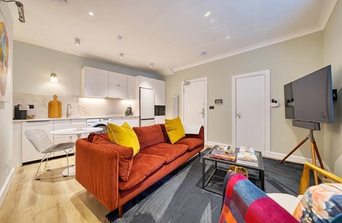 East End Apartment | large bed-sit central apartment