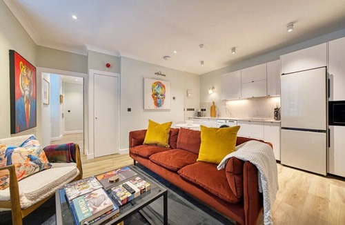 East End Apartment | large bed-sit central apartment