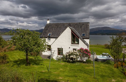 Benderloch House | Large cottage on shore of Scottish Loch