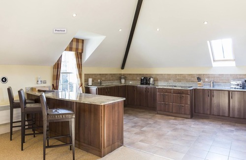 Alexandria House | Large detached Cottage on Loch Lomond with spa