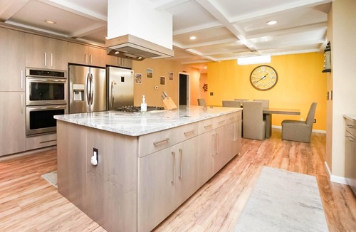 Sandusky Condo | Large Family Getaway