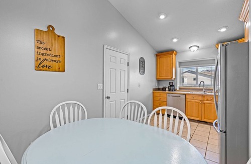 Clearfield House | Large family home close to HAFB/Lagoon water park