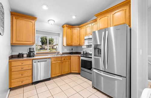 Clearfield House | Large family home close to HAFB/Lagoon water park