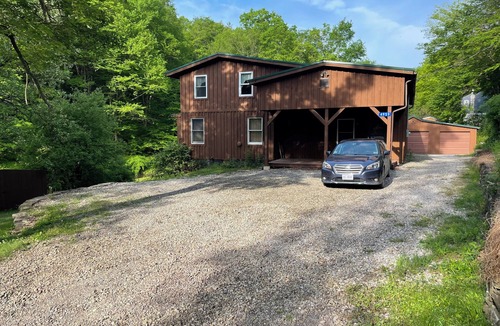 Cedar Run Cabin | Large family mountain retreat on Buck Run with a stocked pond in Leetonia Pa.