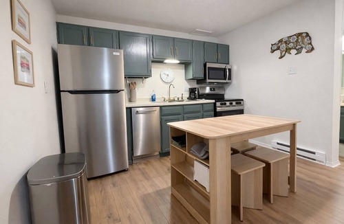 Red River House | Large Groups | In Town - Walk to Slopes and Shops