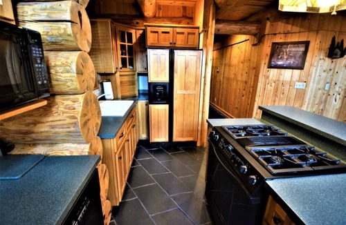 Brainerd House | Large Home- Water Toys, Dock, Deck, Game Room