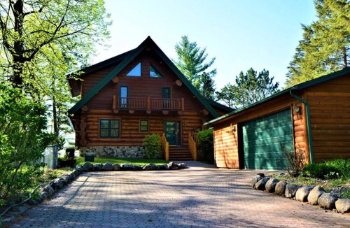 Brainerd House | Large Home- Water Toys, Dock, Deck, Game Room