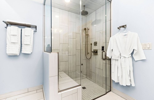 Downtown - Waterfront Condo | Large Lux Urban Retreat - Canal Park, Lakeview, Game Tables, Sleeps 8