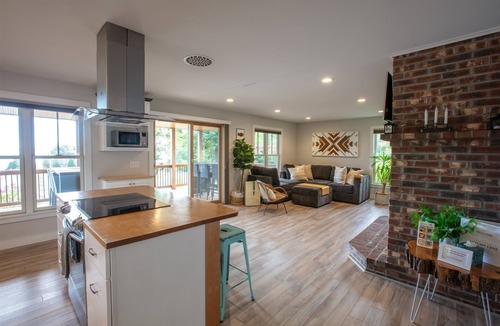 North Sebago House | LARGE RESORT WITH 12 PROPERTIES. NATURAL POND FOR SWIMMING.