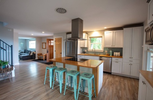 North Sebago House | LARGE RESORT WITH 12 PROPERTIES. NATURAL POND FOR SWIMMING.