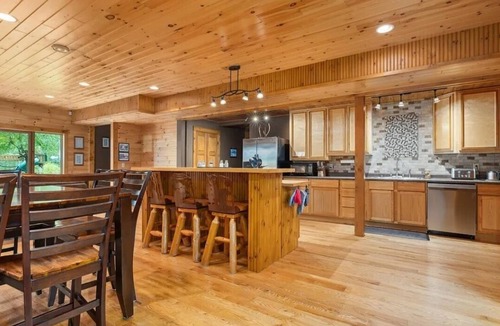 Emily House | Large Retreat perfect for all with 10+ acres in Crosslake on semi-private lake