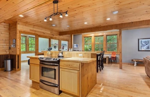 Emily House | Large Retreat perfect for all with 10+ acres in Crosslake on semi-private lake