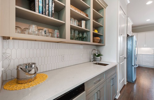Haynes Area House | Large Riverhouse Getaway | City Views + Royal Beds