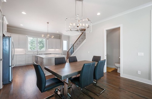 Haynes Area House | Large Riverhouse Getaway | City Views + Royal Beds