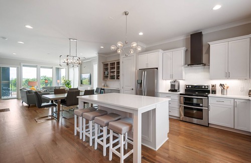 Haynes Area House | Large Riverhouse Getaway | City Views + Royal Beds