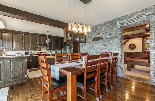 Hammondsport House | Large Waterfront Home,4 bdrm/3Ba, sleeps 8-10, private parking, game room, dock