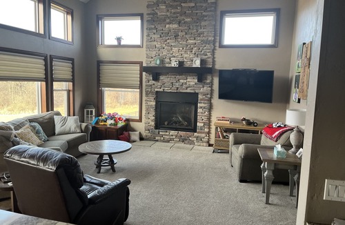 Butte Des Morts House | Larger house in quiet neighborhood near Oshkosh w/large backyard!