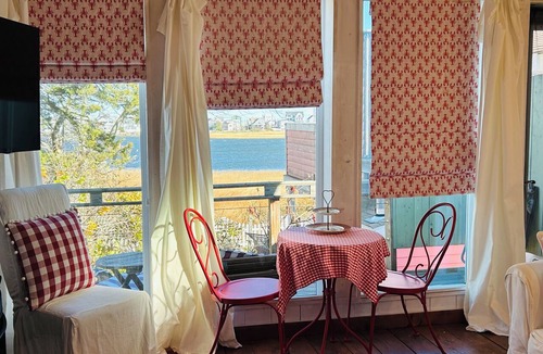 Newburyport Cottage | LAST MINUTE AVAILABILITY OFFERED AT HUGE SAVINGS!