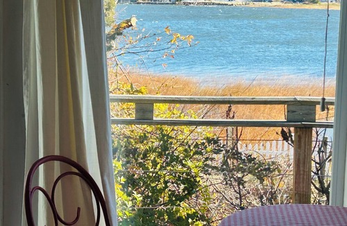 Newburyport Cottage | LAST MINUTE AVAILABILITY OFFERED AT HUGE SAVINGS!