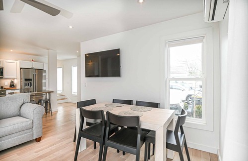 Pine Point House | Latitude Adjustment – Brand-New 3 BDR in Scarborough! Walk to Beach & Dining