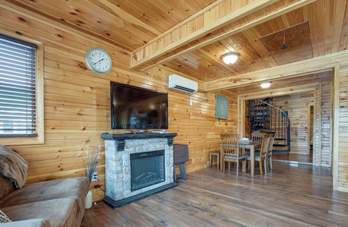 Battle Creek House | Laurabell Lakehouse: Boat Dock & Mill Lake Access!