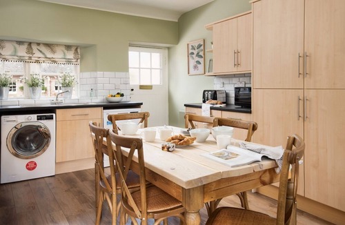Cockburnspath Cottage | Laurel Cottage - sleeping 6 guests in 3 bedrooms