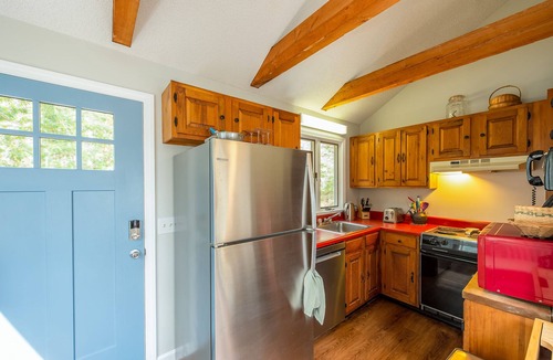Sebascodegan Island Cottage | Laurel Shore Cottage with Seasonal Private Tidal Dock, Pet friendly.