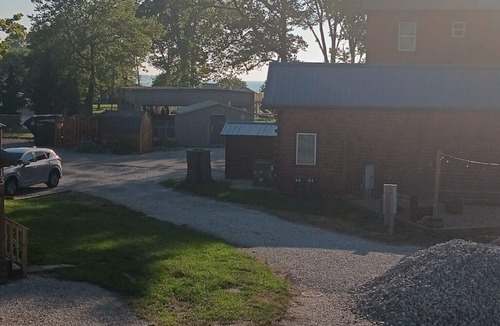 Ashtabula Cabin | Lazy Dayz Cabin, 3 bedrooms, 2 baths with views of Lake Erie.
