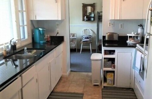 Alden House | Lazy Dayz Cottage by Torch Lake - Kid Friendly