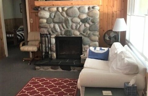 Alden House | Lazy Dayz Cottage by Torch Lake - Kid Friendly