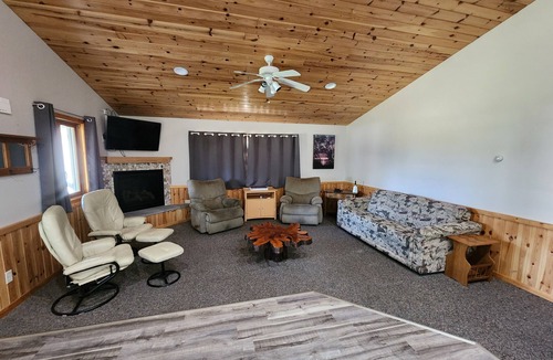 Baudette House | Lazy Fox Lodge, Lake of the Woods