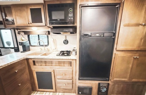 Archie House | Lazy Trailside Retreat- RV