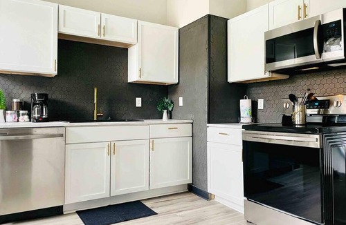 Evansville Apartment | Leaning House of Haynie