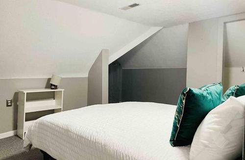 Evansville Apartment | Leaning House of Haynie