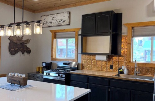 Whipholt House | Leech Lake Cabin Newly Renovated: Sleeps 6+ w/Fireplace, Dock Access & Firepit