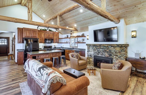 Walker House | Leech Lake South Shore - Private, Sleeps 8 Adults