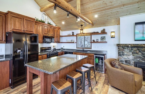 Walker House | Leech Lake South Shore - Private, Sleeps 8 Adults