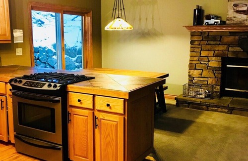 Traverse City Cabin | Leelanau Therapy-Hot Tub, Jetted Tub, Fireplace