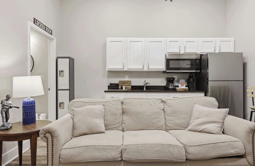 Taylor Berry House | Legends Retreat: A spacious stay for large groups