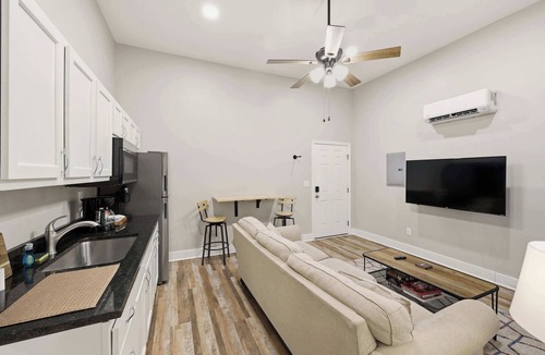 Taylor Berry House | Legends Retreat: A spacious stay for large groups