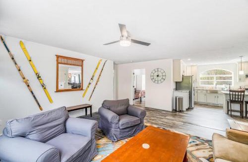 Thompsonville House | Leisure Lodge