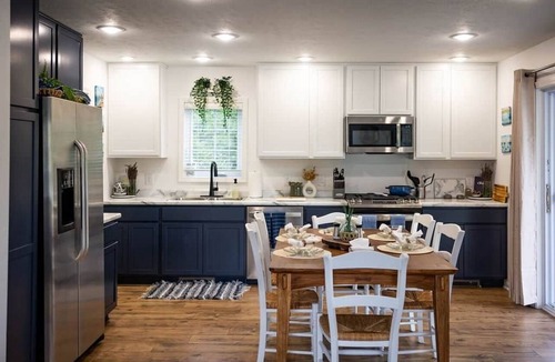 Suttons Bay House | 💙 Leland Blue on M-22 | 3BR Bay-View Family Home | Suttons Bay Area