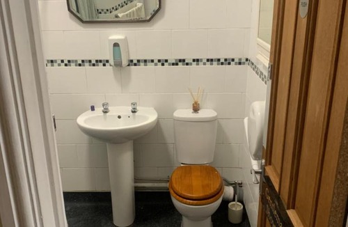 Dover Hostel | Les Fleurs Accommodation
