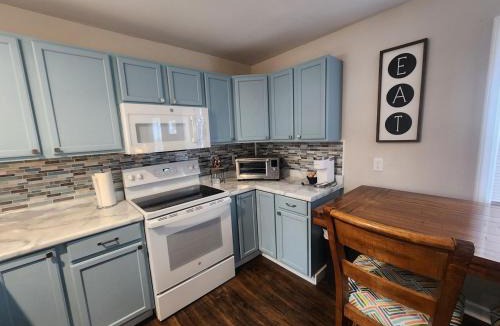 Thompsonville House | Less is Moore