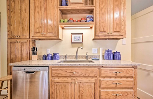 Lexington Cottage | Lexington Getaway w/Backyard Deck < 2 Mi to UK!