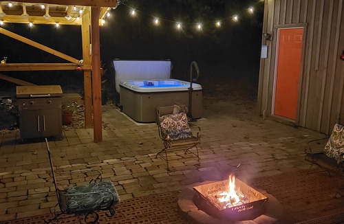 Stockdale Cottage | Liberty Retreat No Added Fees!