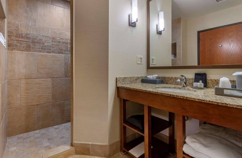 Canal Park Hotel | Lift Bridge Lodge, an Ascend Collection Hotel