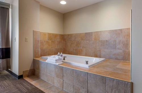 Canal Park Hotel | Lift Bridge Lodge, an Ascend Collection Hotel