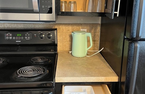 Summit - University Apartment | Light filled 2-bedroom apartment near Saint Paul Downtown